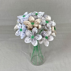 Spartiti di carta origami bouquet di fiori