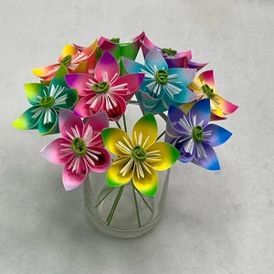 Mini bouquet di fiori origami in carta arcobaleno