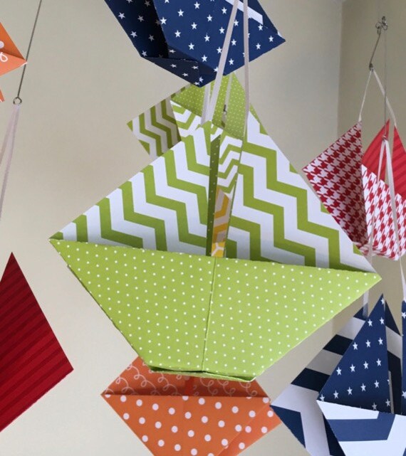 帆船モビール 手作り帆船型ベビーモビール：フェルトの雲、木製ボート - Etsy 日本