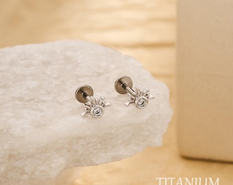 Brinco de cartilagem com zircônia cúbica 16G em formato de sol / Brinco de titânio sem rosca com base plana / Piercing de hélice / Brinco de concha / Brinco de tragus / Piercing de lóbulo da orelha