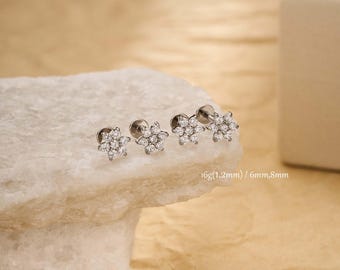 Brinco de cartilagem com flor de zircônia cúbica/Brinco de pino sem rosca com base plana/Piercing de hélice/Conch/Tragus/Labret/Joia para lóbulo da orelha/16G/18G