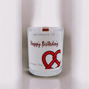 A scented candle &#39;Happy Birthday&#39;. The perfect gift for loved ones, for her and for him, for friends and family.