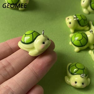 10 sztuk Kawaii 3D Mały Żółw Żywica Charms Cartoon Animal Wisiorek Do Kolczyków Breloczki Diy Dekoracja Biżuteria Zrób