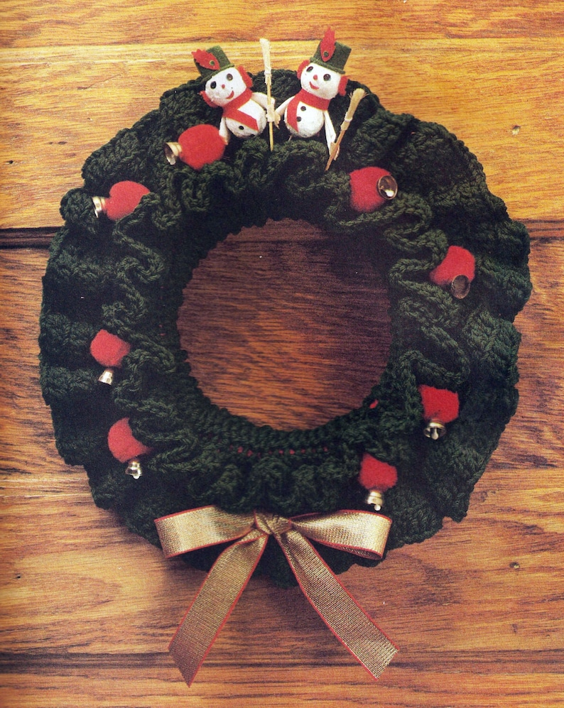 Ruffled Wreath Cover Vintage Crochet Pattern image 0