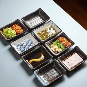 Retro Japanese Ceramic Sauce Dish: Elegant Tableware