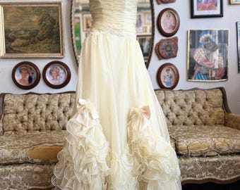 80's Buttercream Strapless Ruffles And Bows Wedding Dress Size XS -AS IS