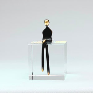 Mom 2, individual female figure | build your family | Yenny Cocq signature collection | a la carte select your family members