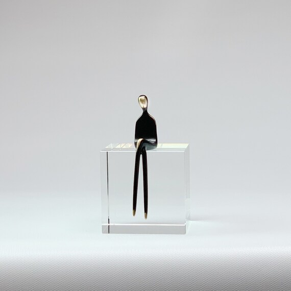 Mom 1, individual female figure | build your family | Yenny Cocq signature collection | a la carte select your family members