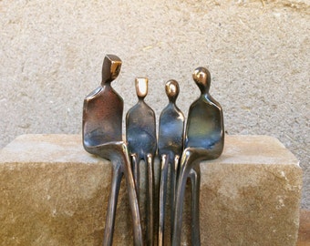 Famille des quatre | Cast Bronze Sculpture Portrait de famille | Cadeaux pour elle | Figurines d’amour | Fait à la main | Cadeau du 8e anniversaire | Fabriqué aux États-Unis