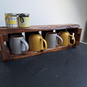 Rustic Pallet Wood Mug Shelf | Handmade Kitchen Wall Shelf | Holds 4 Mugs | Reclaimed Wood Storage & Display Shelf imagem 2