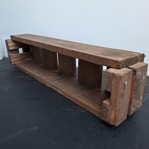 Pode incluir: Um conjunto de tr&ecirc;s canecas de cer&acirc;mica com acabamento fosco e salpicado. As canecas s&atilde;o em tons de creme, cinza claro e cinza escuro. Cada caneca tem um design simples e minimalista, perfeito para caf&eacute; ou ch&aacute;.