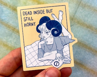 Pegatina "Muerto por dentro pero aún cachondo" | Pegatina de vinilo | Pegatina divertida | Personaje original cachondo | Arte queer | Hecho a mano