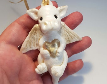 Dragon with Heart Decoration (white and gold)