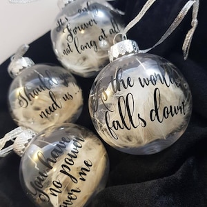 Labyrinth Luxury Bauble Set with Feathers Set of 4 Christmas Decoration image 1
