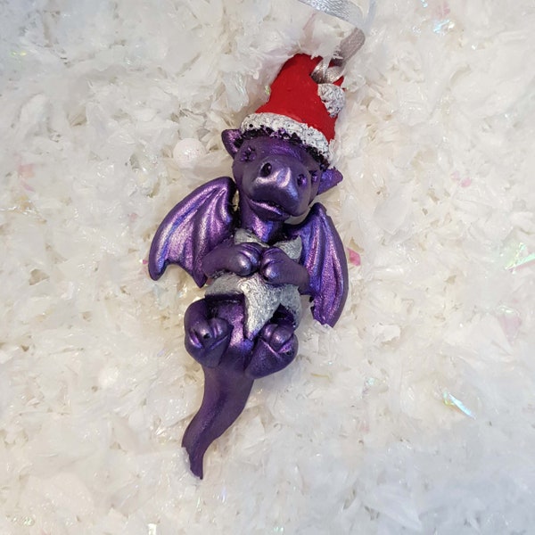 Encantador dragón de Navidad hecho a mano: decoración festiva con un toque caprichoso (pequeño morado)