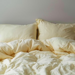 Federe in lino giallo chiaro, giallo burro, lino lavato, federe per cuscini morbide e naturali, ecologiche e fatte a mano