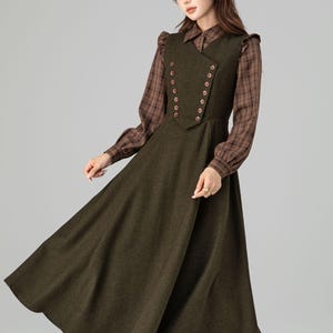 Vestido estilo pichi de lana verde militar: corte midi, sin mangas y corte A - Xiaolizi 6394