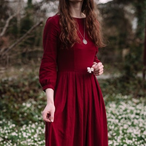 Abito in lino, abito midi in lino plissettato rosso da donna, abito lungo in lino primaverile, abito svasato in lino con scollo a barca e tasche, abito fatto a mano 3423#