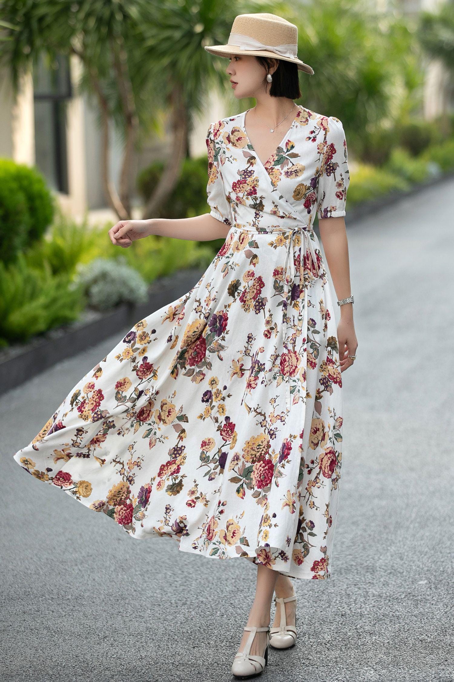white floral midi dress Clydie White Floral Cap Sleeve Midi Dress - US 10
