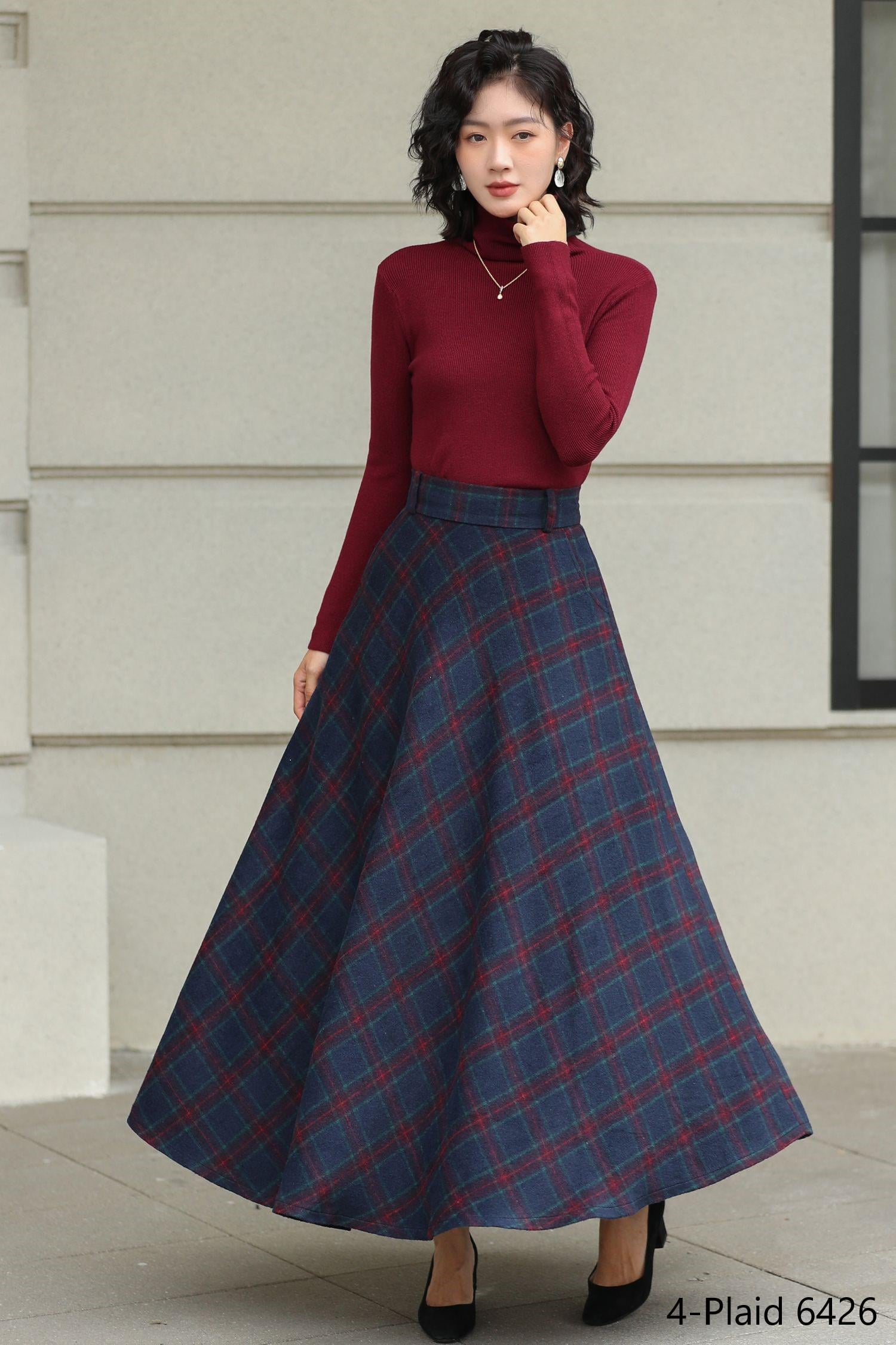 Jupe mi-longue en tweed de laine mélangée bleu marine, rouge et pêche | Essentiel Antwerp France