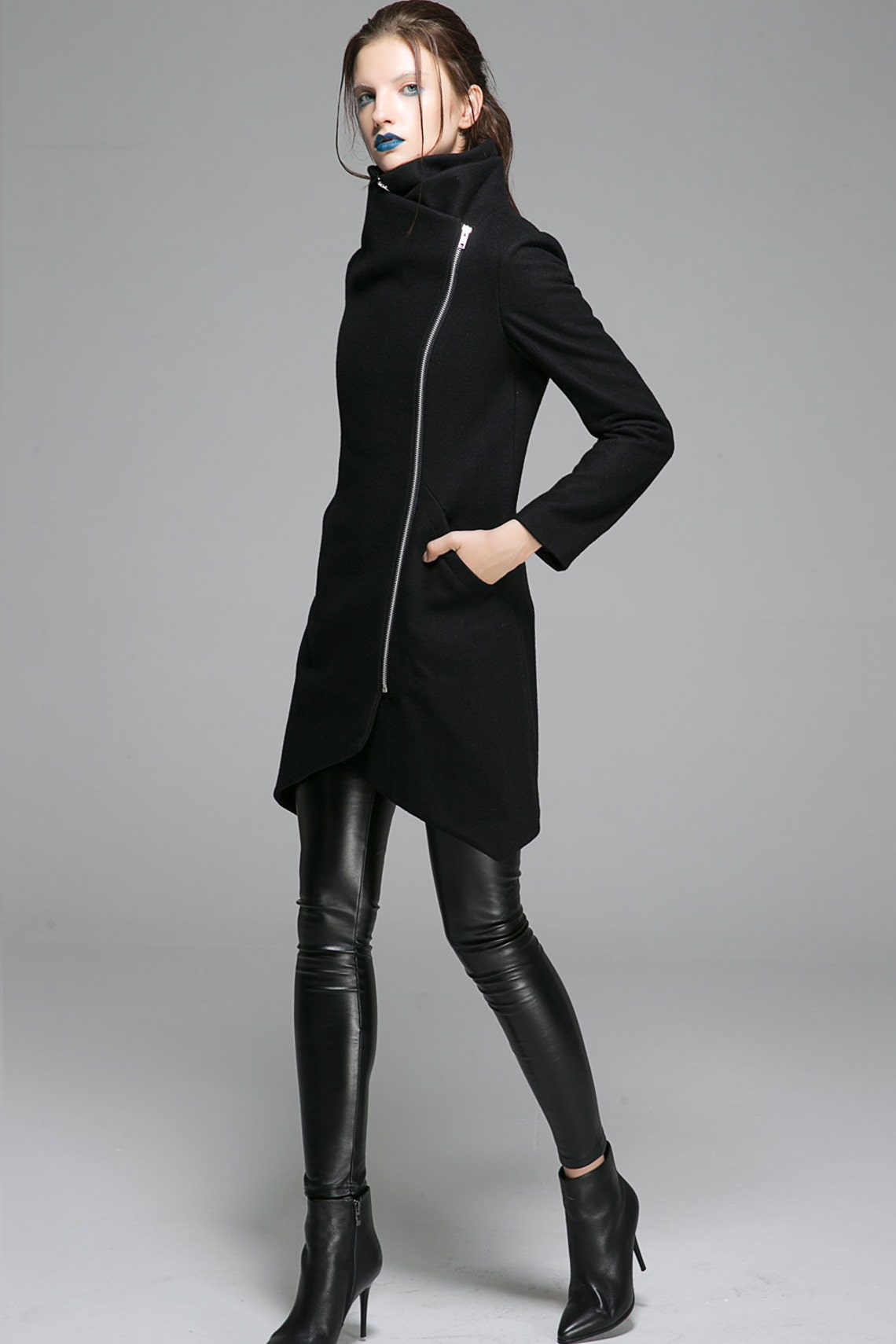 [EAM] Women Loose Fit Black Buckle Asymmetrical Long Jacket main image 1