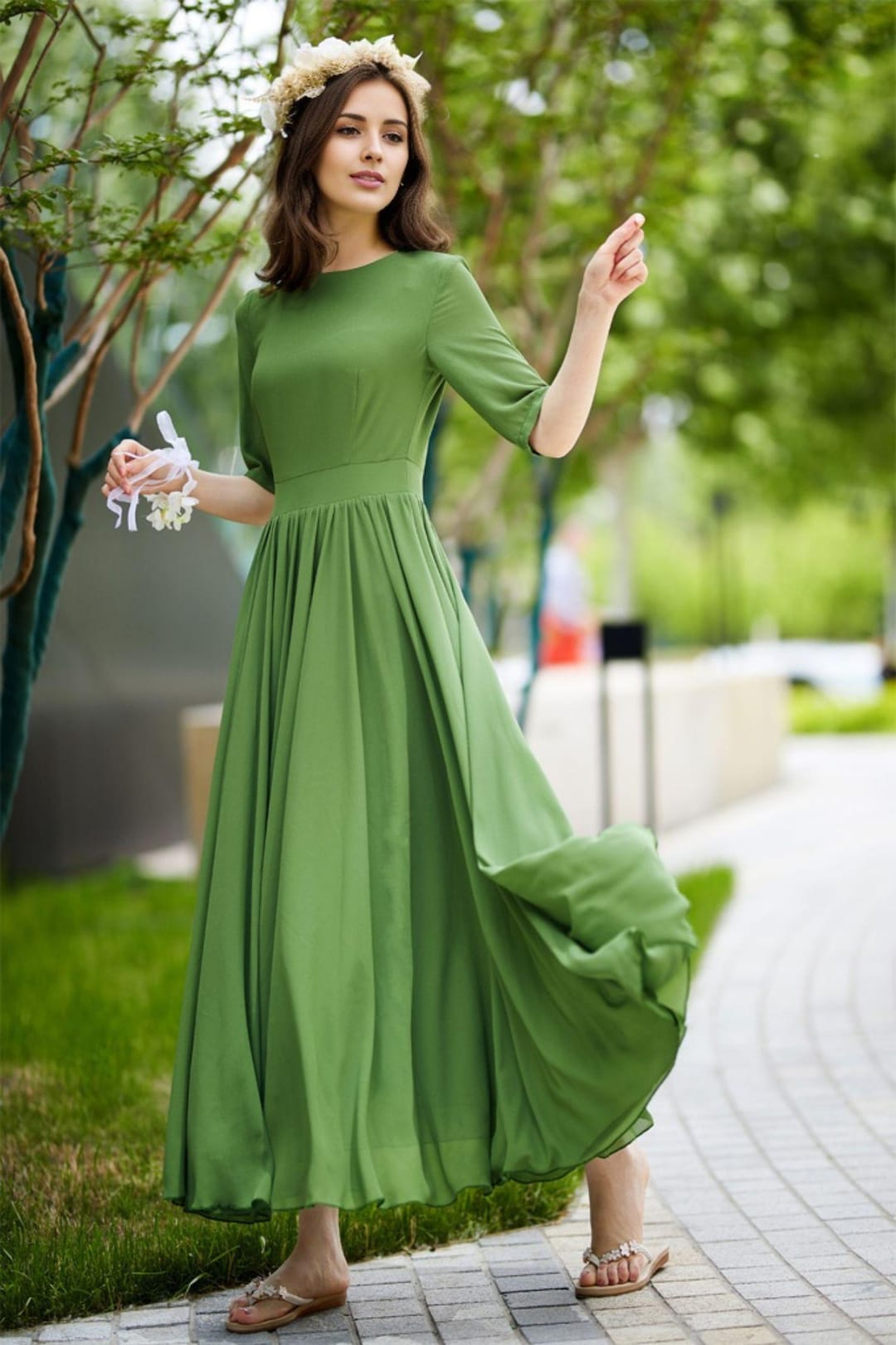 Elegant Maxi Dresses for Backyard Wedding Elegance