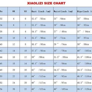 Puede incluir: Una taza de cer&aacute;mica blanca con un asa negra y el texto "But First, Coffee" en negrita negra. La taza se encuentra sobre un fondo borroso, resaltando su dise&ntilde;o limpio.