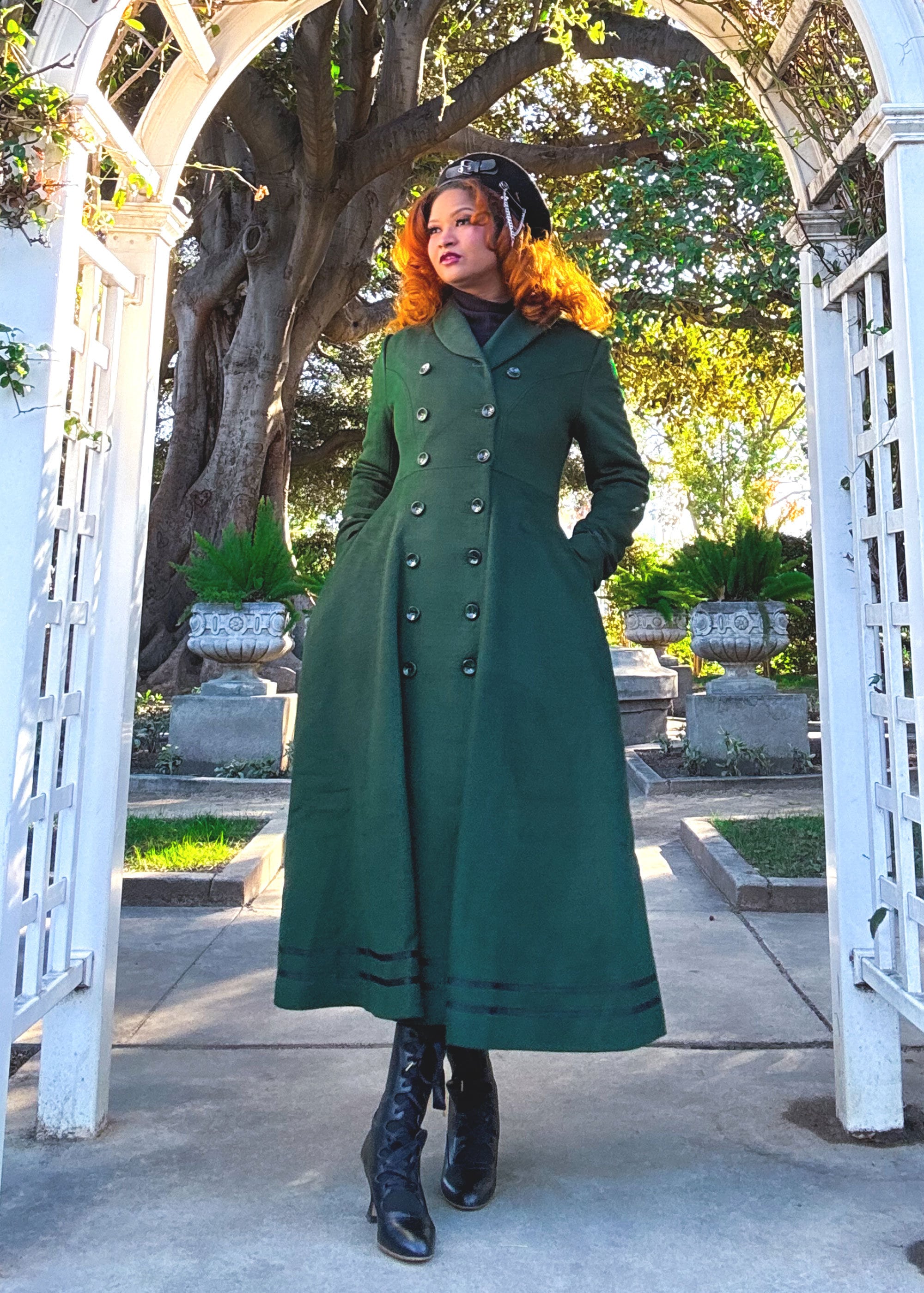 ダークグリーンのスイングウールコート、ヴィンテージ風プリンセス