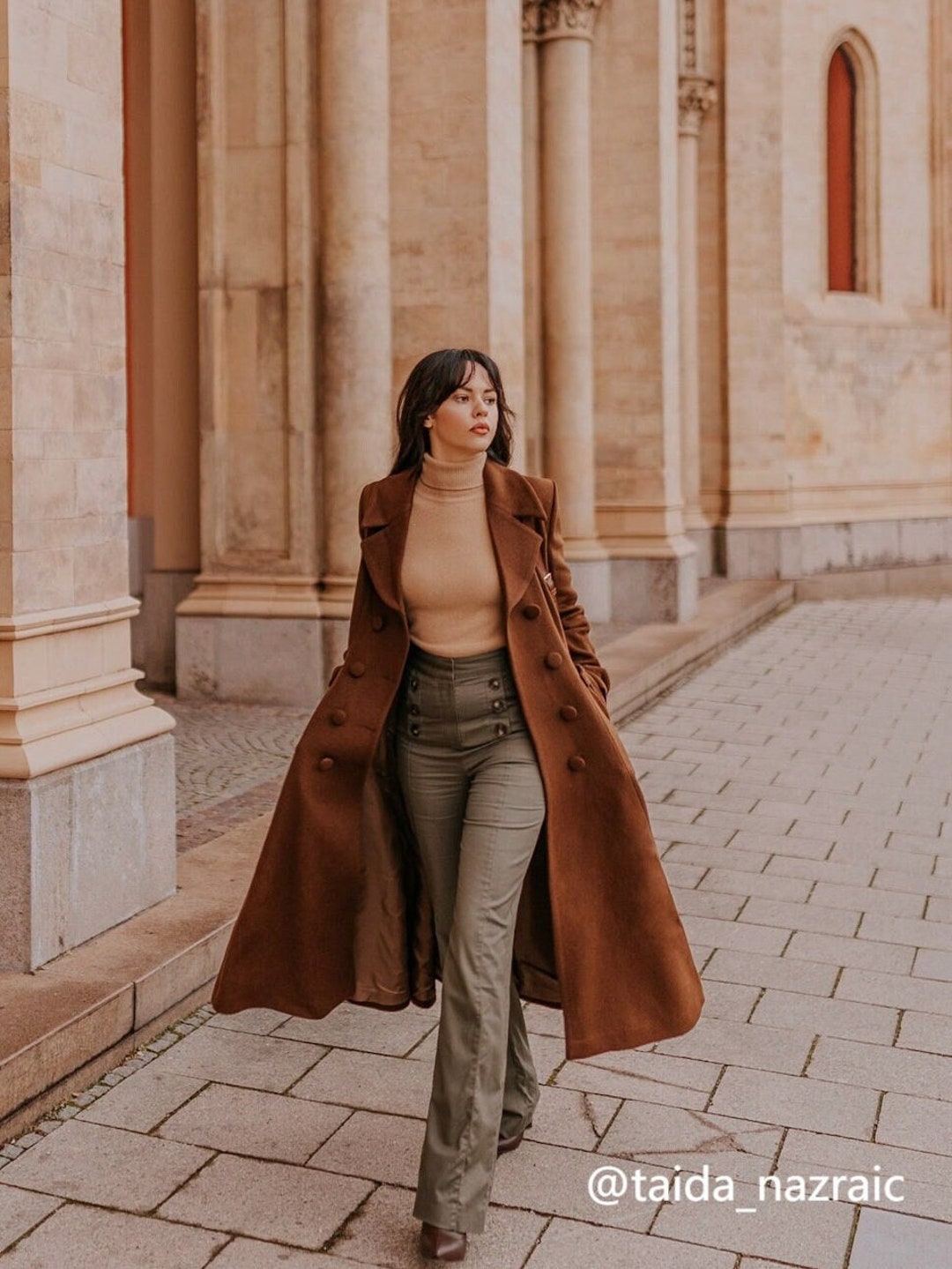 Woman in brown coat and black pants carrying black and red handbag photo –  Free Grey Image on Unsplash