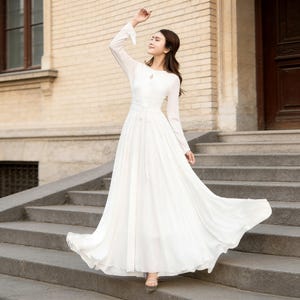 Puede incluir: Un juego de tres tazas de cer&aacute;mica con acabado mate moteado. Las tazas son de color crema, marr&oacute;n claro y marr&oacute;n oscuro. Cada taza tiene un dise&ntilde;o simple y minimalista.