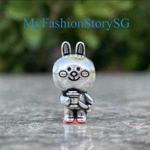 Exquisito dije de Coni de Line Friends, compatible con pulseras y collares. Colgante para mujer, joyería de plata, cuentas y accesorios. Ideal como regalo de aniversario.