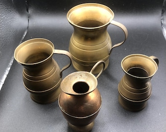 Jarra medidora de latón vintage y jarra de agua de cobre, decoración de cocina rústica