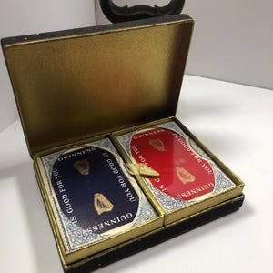 Vintage Doppeldecker Spielkarten „Guinness ist gut für Dich“ – Mid-Century, ungeöffnet