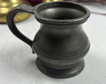 Victorian Pewter Half Gill Maß - Queen Victoria Era Barware aus London County