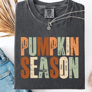 T-shirt unisexe couleurs confort, saison des citrouilles, vêtements d'équinoxe d'automne, chemise d'automne confortable, t-shirt sur le thème de la citrouille, haut de festival d'automne,