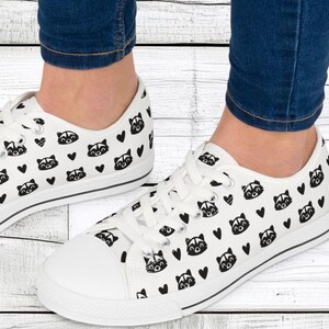 Women&#39;s Low Top Sneakers, Racoons, Hearts, Casual Lace-Up Shoes for Walking, Breathable Canvas Shoes, Fun, Cute, Comfortable, Unique, Cool