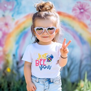 女の子用幼児用Tシャツ、Just Bee You、明るくポジティブな言葉、子供用ソフトコットン半袖Tシャツ、楽しいグラフィック2T-5T、かわいい、ギフト、クール