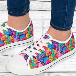 Women&#39;s Low Top Sneakers, Trippy Kawaii Animals, Casual Lace-Up Shoes for Walking, Breathable Canvas Shoes, Fun, Cute, Comfortable, Unique