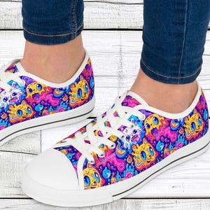 Women&#39;s Low Top Sneakers, Trippy Kawaii Animals, Casual Lace-Up Shoes for Walking, Breathable Canvas Shoes, Fun, Cute, Comfortable, Unique