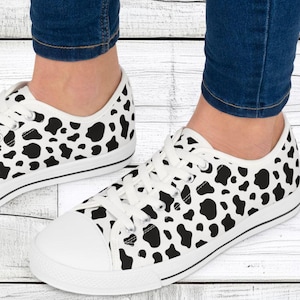 Women&#39;s Low Top Sneakers, Cow Spot Pattern, Casual Lace-Up Shoes for Walking, Breathable Canvas Shoes, Fun, Cute, Comfortable, Unique, Cool
