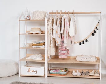 Houten kinderkledingkast: montessori-kledingrek en babyplanken