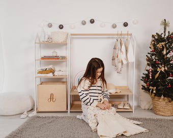 Houten kinderkledingrek met planken: opberger voor kinderkleding