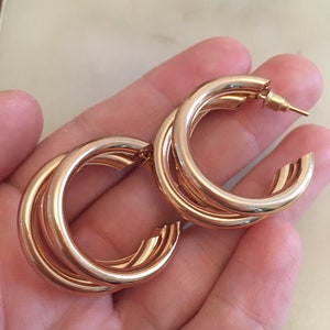 Chunky triple gold hoops earrings gold medium sized multi gold hoop earrings tube hoops blogger trend c shaped hoops 18k gold image 8