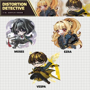Könnte beinhalten: Acryl-Anhänger mit drei Anime-Charakteren: Moses, Ezra und Vespa. Die Anhänger sind etwa 5 cm groß und haben detaillierte Illustrationen mit leuchtenden Farben. In der oberen linken Ecke steht "DISTORTION DETECTIVE".