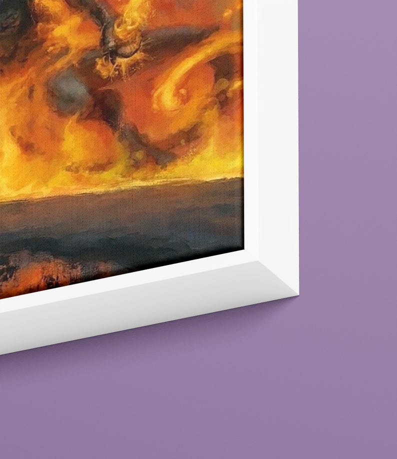 Op de afbeelding: Een ingelijst schilderij van een vurige oranje en gele lucht met draaiende wolken. De lucht is geschilderd in een textuurrijke stijl, met zichtbare penseelstreken. De onderkant van het schilderij is een donkerbruin en zwart landschap.