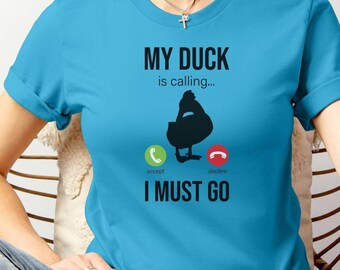 Zabawna koszulka dla miłośników kaczek: Koszulka z napisem „My Duck Is Calling”