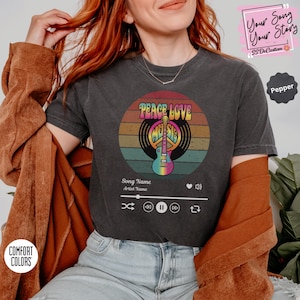 Comfort Colors Nome canzone personalizzato-T-shirt con nome artista, maglietta Peace and Love Festival, maglietta personalizzata canzone preferita, maglietta personalizzata artista preferito