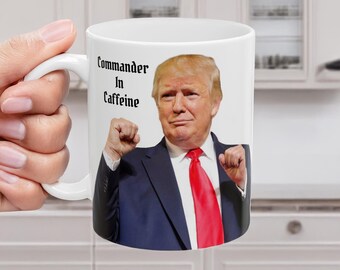 Kommandant Im Kaffeine Trump Tasse: Lustiges MAGA Republikanisches Geschenk
