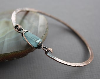Copper bangle bracelet with aquamarine nugget stone - Aquamarine bracelet - Copper bracelet - Healing bracelet - Cuff bracelet - BR005