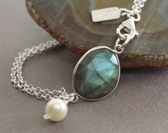 Flashy framed labradorite stone with a white pearl, Sterling silver bracelet, Channel bracelet, Labradorite bracelet, Stone bracelet - BR009